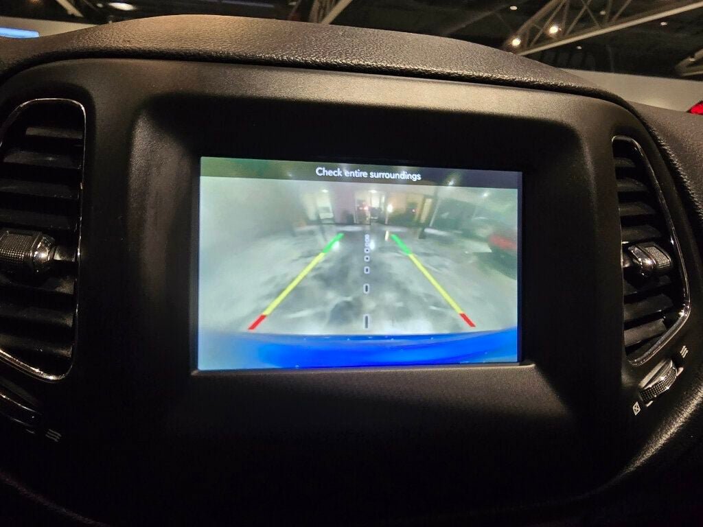 Used 2017 Jeep Compass Latitude w/ Popular Equipment Group FWD image 11