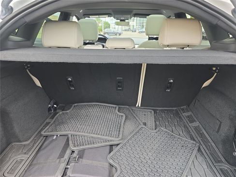 Used 2020 Jaguar E-PACE SE image 11