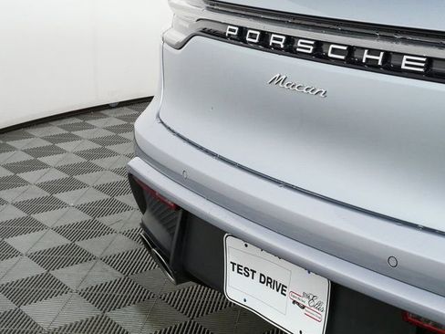 Certified 2023 Porsche Macan image 36