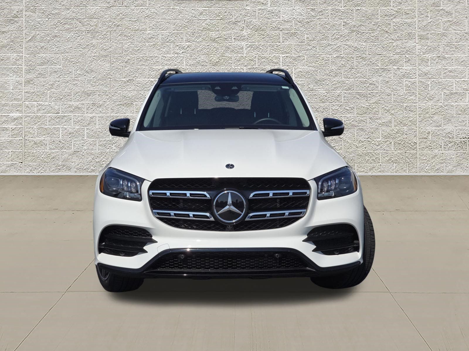 Used 2023 Mercedes-Benz GLS 450 4MATIC image 2