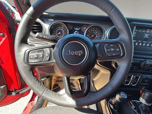 Used 2023 Jeep Gladiator Sport AWD/4WD image 17