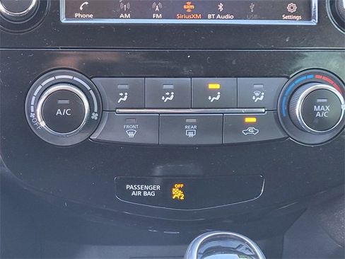 Used 2019 Nissan Rogue S image 31