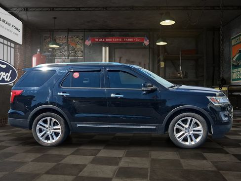 Used 2017 Ford Explorer Limited w/ Equipment Group 301A FWD image 7