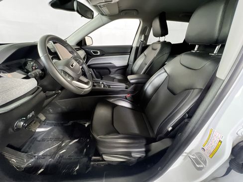 Used 2022 Jeep Compass Latitude AWD/4WD image 19