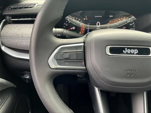 Used 2024 Jeep Compass Latitude AWD/4WD image 13