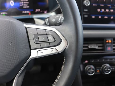 Used 2024 Volkswagen Taos SE image 21