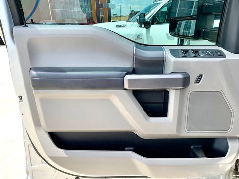 Used 2018 Ford F250 XLT w/ XLT Premium Package AWD/4WD image 13