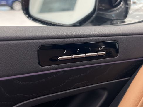 Used 2025 Lexus LX 700h Luxury image 31