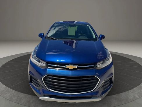 Used 2017 Chevrolet Trax LT w/ Driver Confidence Package FWD image 2