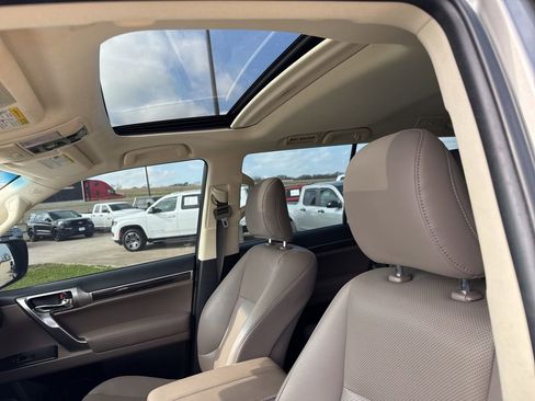 Used 2022 Lexus GX 460 Premium w/ Accessory Package image 21