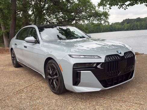 Used 2023 BMW 760i xDrive w/ Executive Package AWD/4WD image 1