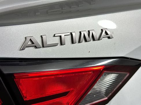 Used 2023 Nissan Altima 2.5 SR w/ SR Premium Package FWD image 7