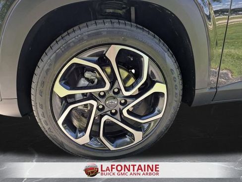 Certified 2024 Chevrolet Trax RS w/ Sunroof Package FWD image 28