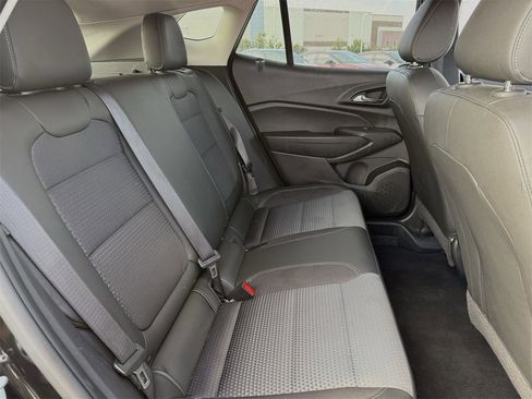 Certified 2025 Chevrolet Trax LT image 23