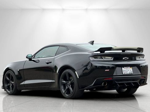 Used 2018 Chevrolet Camaro SS RWD image 5