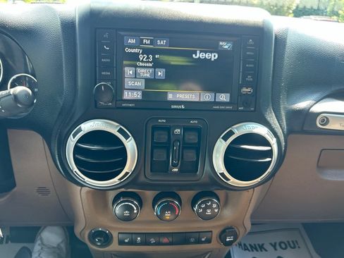 Used 2014 Jeep Wrangler Unlimited Sahara w/ Max Tow Package AWD/4WD image 17