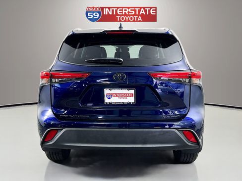 Used 2022 Toyota Highlander XLE image 6