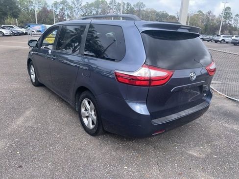 Used 2015 Toyota Sienna LE image 5