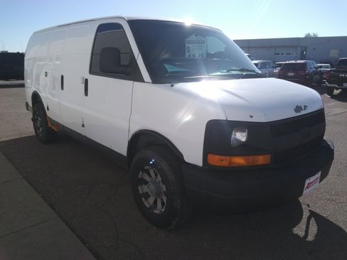 Used 2009 Chevrolet Express 2500 image 4