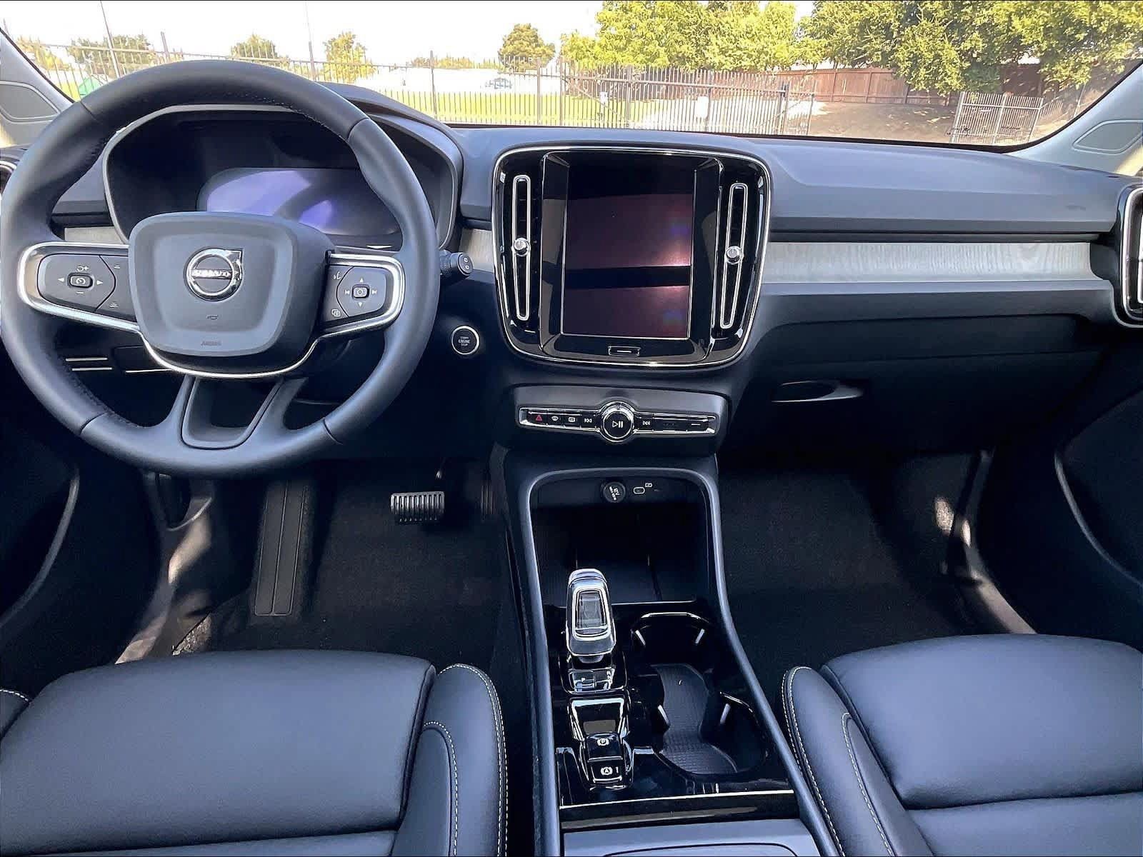New 2026 Volvo XC40 B5 Plus w/ Protection Package Premier AWD/4WD image 7