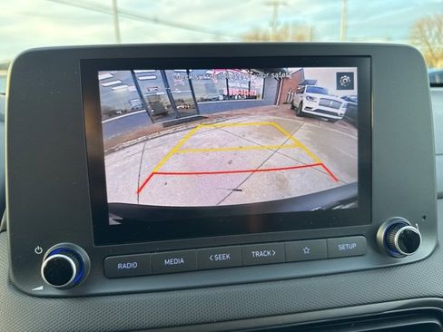 Used 2022 Hyundai Kona SE image 8