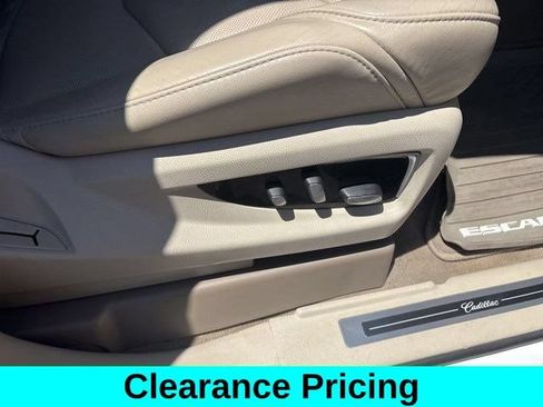 Used 2018 Cadillac Escalade ESV Luxury AWD/4WD image 39