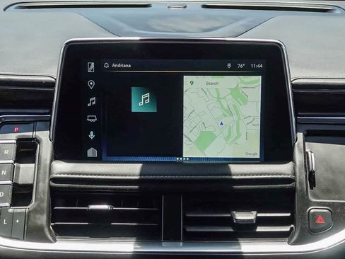 Used 2022 Chevrolet Suburban LT RWD image 13