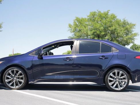 Used 2021 Toyota Corolla SE FWD image 2
