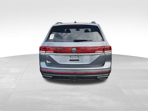 Used 2024 Volkswagen Atlas SE image 4