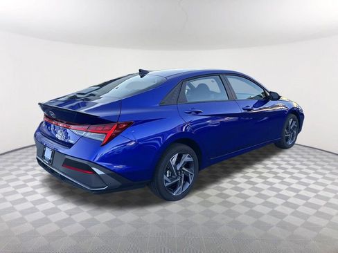 Used 2025 Hyundai Elantra SEL image 5