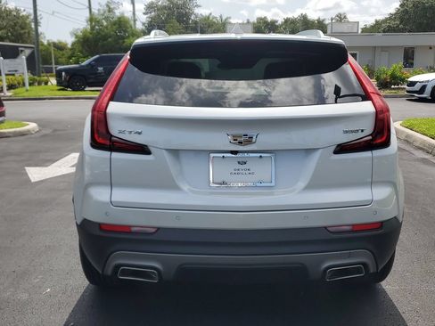 Used 2022 Cadillac XT4 Premium Luxury w/ Safety Alert Package FWD image 4