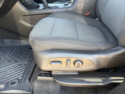 Used 2023 Chevrolet Traverse LT FWD image 22