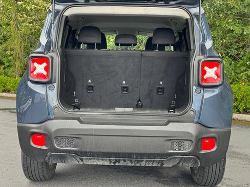 Used 2023 Jeep Renegade Latitude AWD/4WD image 28
