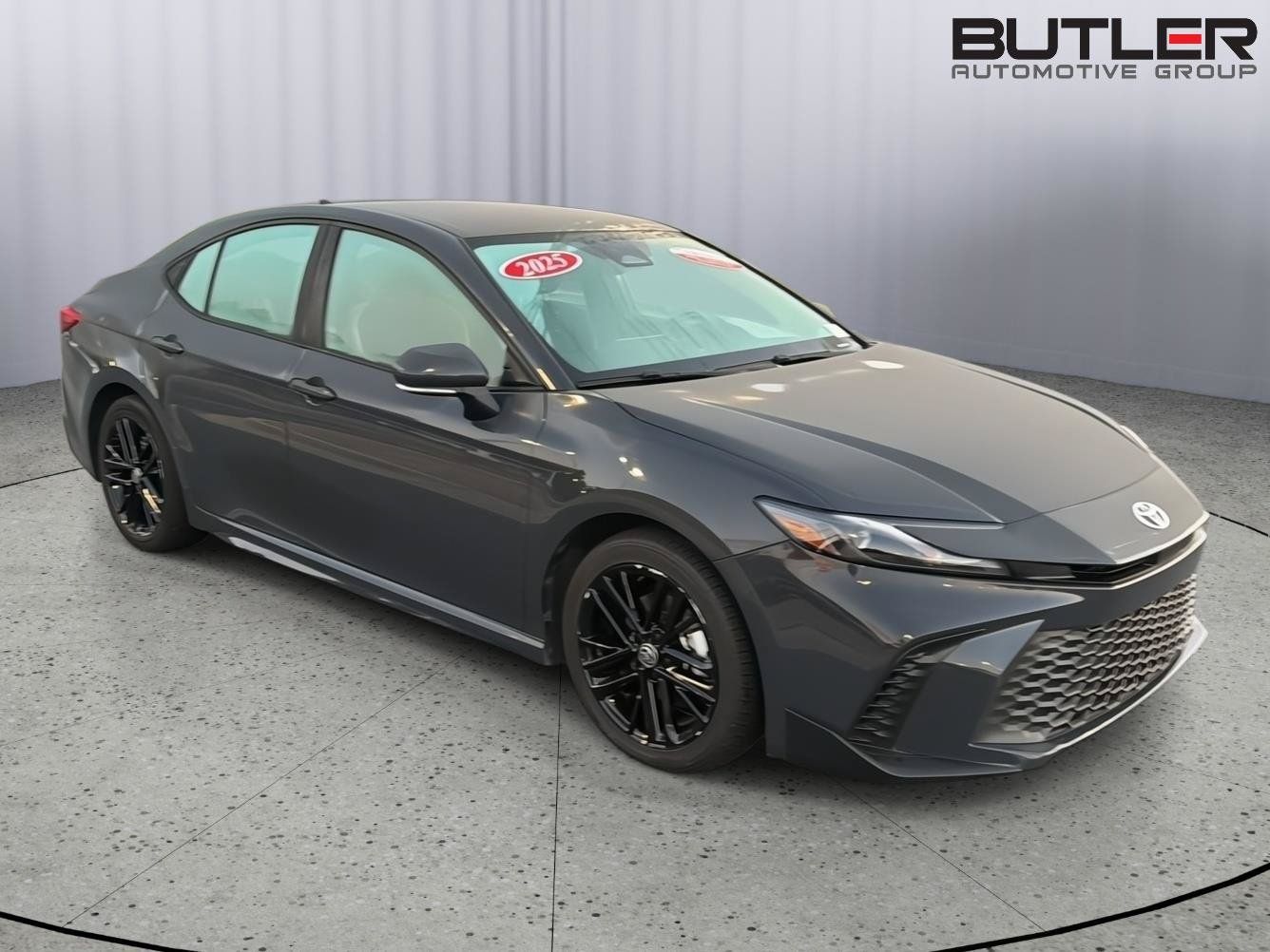 Used 2025 Toyota Camry SE FWD image 8