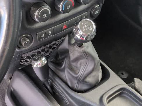 Used 2014 Jeep Wrangler Unlimited Sahara w/ Connectivity Group AWD/4WD image 29