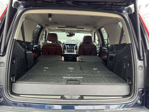 Used 2020 Cadillac Escalade Luxury w/ LPO, Radiant Package image 7