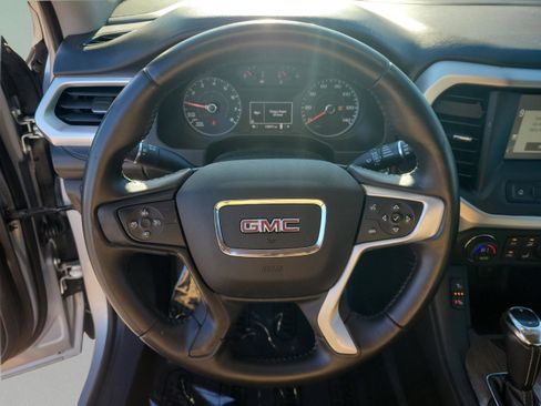 Used 2018 GMC Acadia SLE image 19