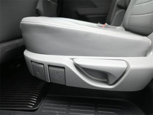 Used 2021 Toyota Highlander XLE image 10