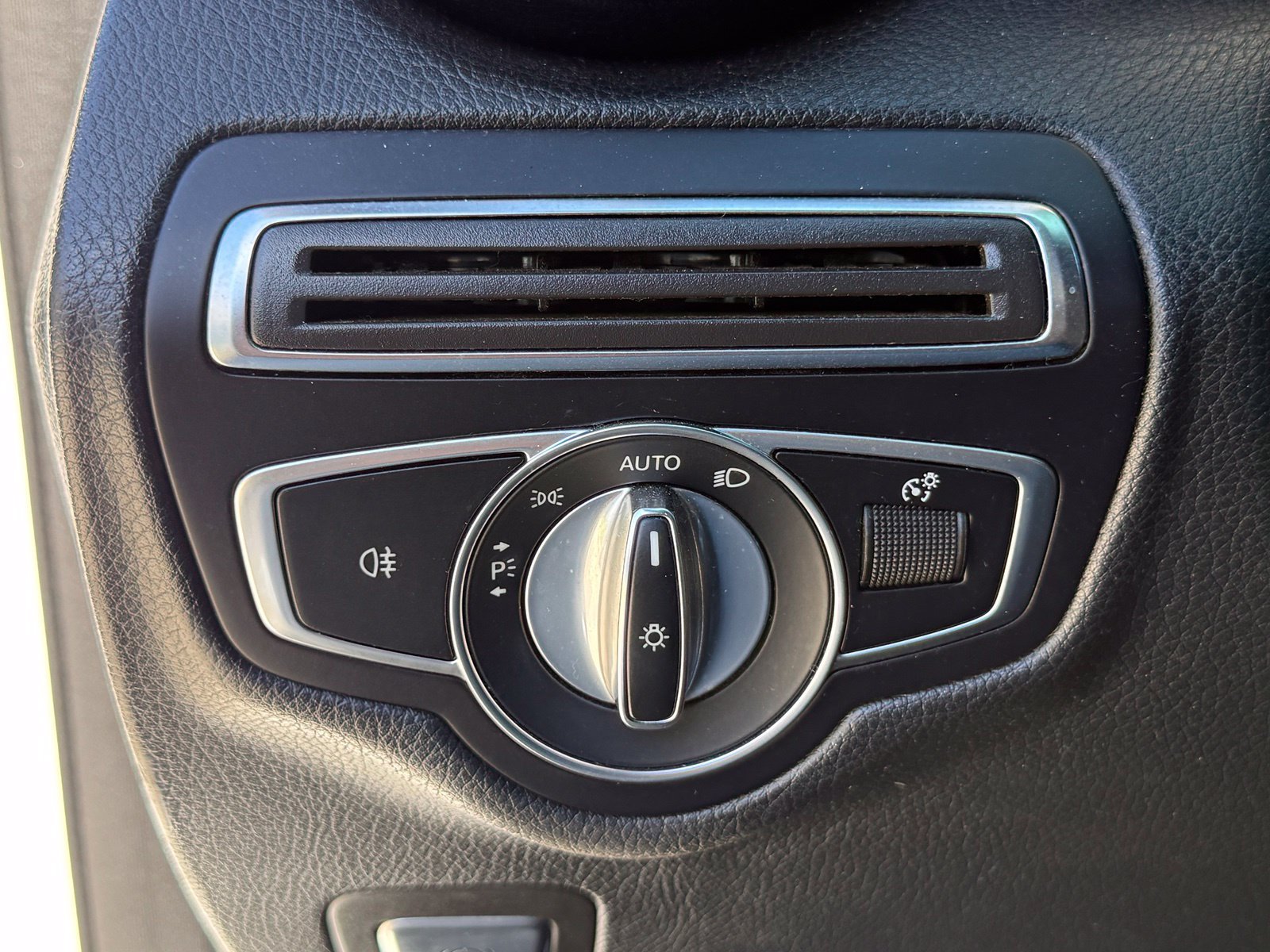 Used 2019 Mercedes-Benz GLC 300 image 28