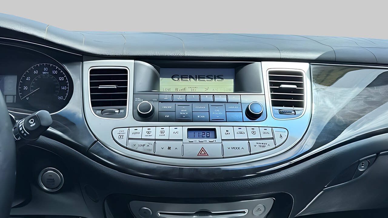Used 2012 Hyundai Genesis 3.8 RWD image 9