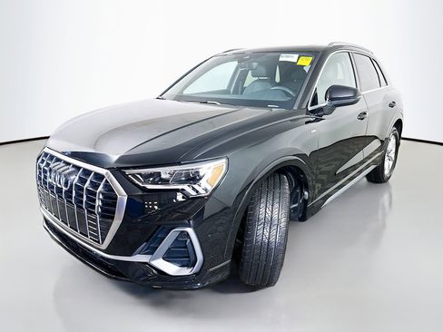 Used 2025 Audi Q3 2.0T Premium w/ Convenience Package AWD/4WD image 3