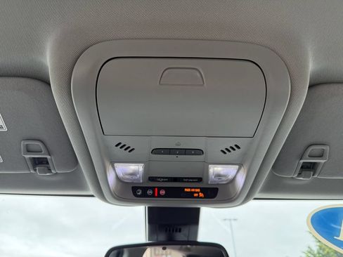 Used 2021 Chevrolet Equinox Premier AWD/4WD image 25