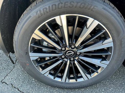 New 2026 Nissan Pathfinder Platinum image 8