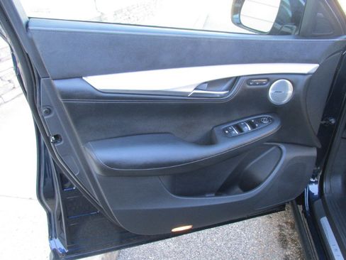 Used 2018 Land Rover Range Rover Velar S image 29