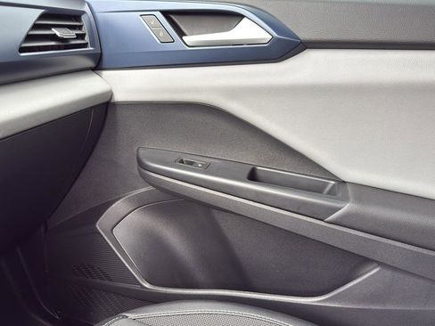 Used 2022 Volkswagen Taos SE image 24