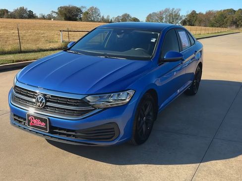 Used 2024 Volkswagen Jetta SE image 5