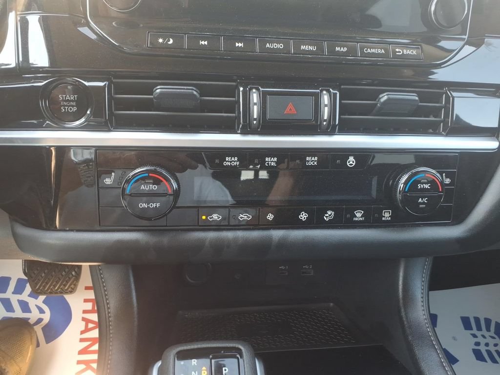 Used 2025 Nissan Pathfinder SL FWD image 15