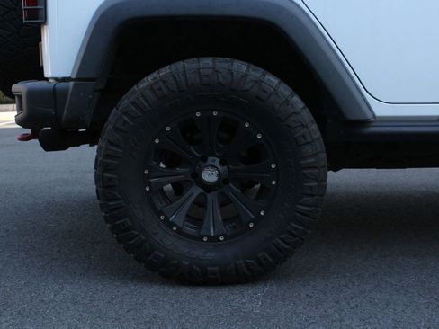 Used 2017 Jeep Wrangler Unlimited Rubicon w/ Dual Top Group AWD/4WD image 5