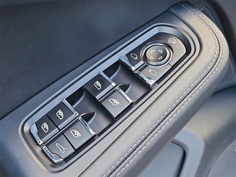 New 2026 Porsche Macan Turbo image 25