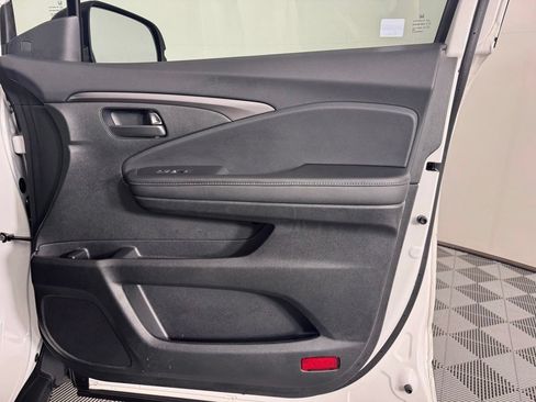 Used 2025 Honda Passport EX-L image 34